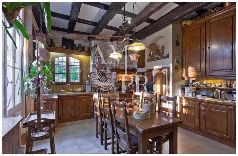 Villa - 300 m² - 10 pièces