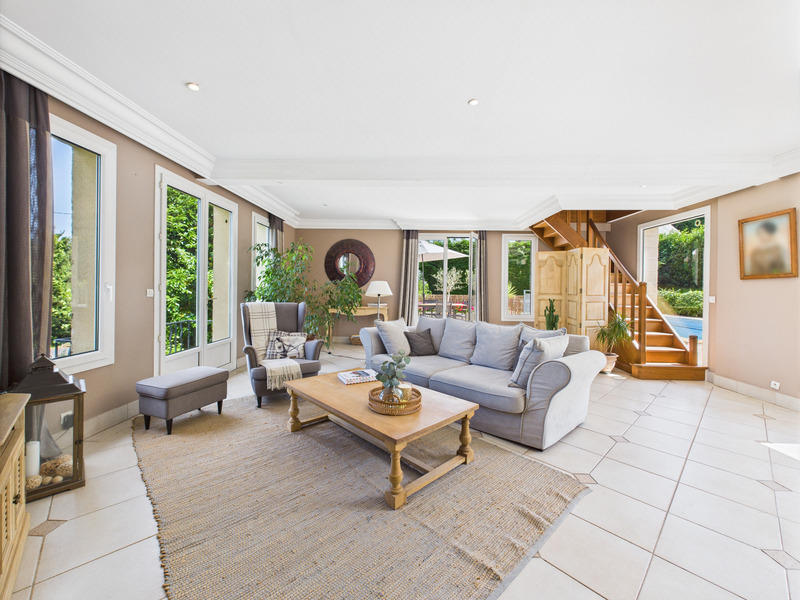 Maison - 230 m² - 7 pièces