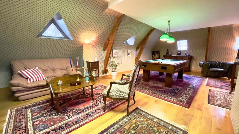 Propriété - 257 m² - 9 pièces