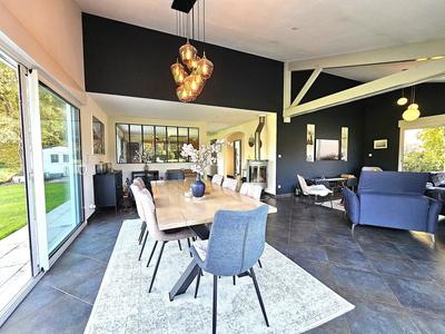 Maison - 207 m² - 8 pièces