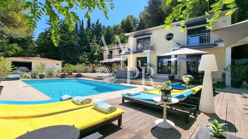 Villa - 380 m² - 8 pièces