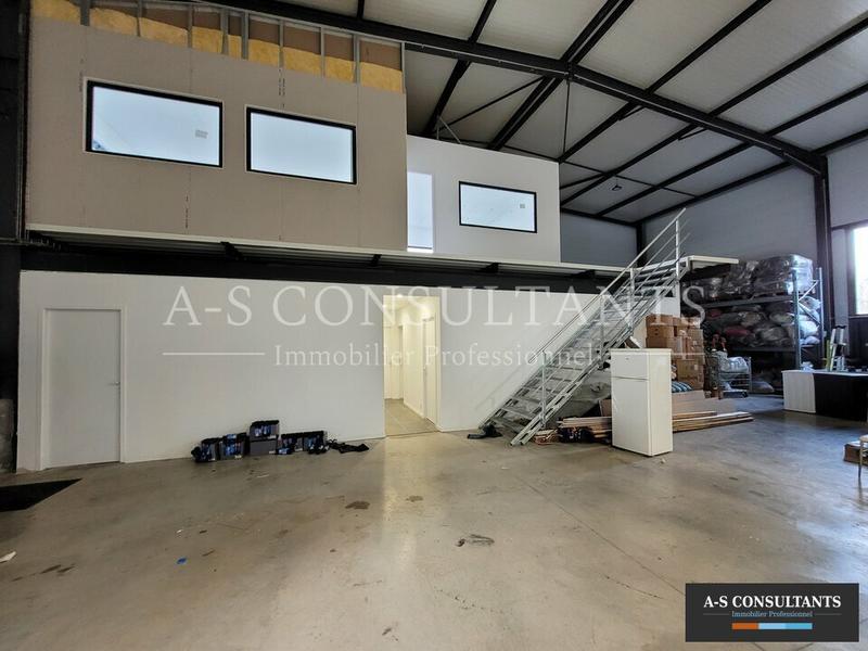 Local d'activité / Entrepôt - 775 m²