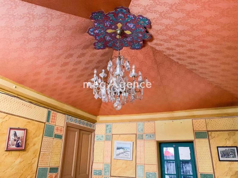 Propriété - 1 000 m² - 12 pièces