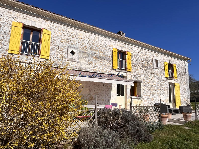 Maison - 233 m² - 8 pièces