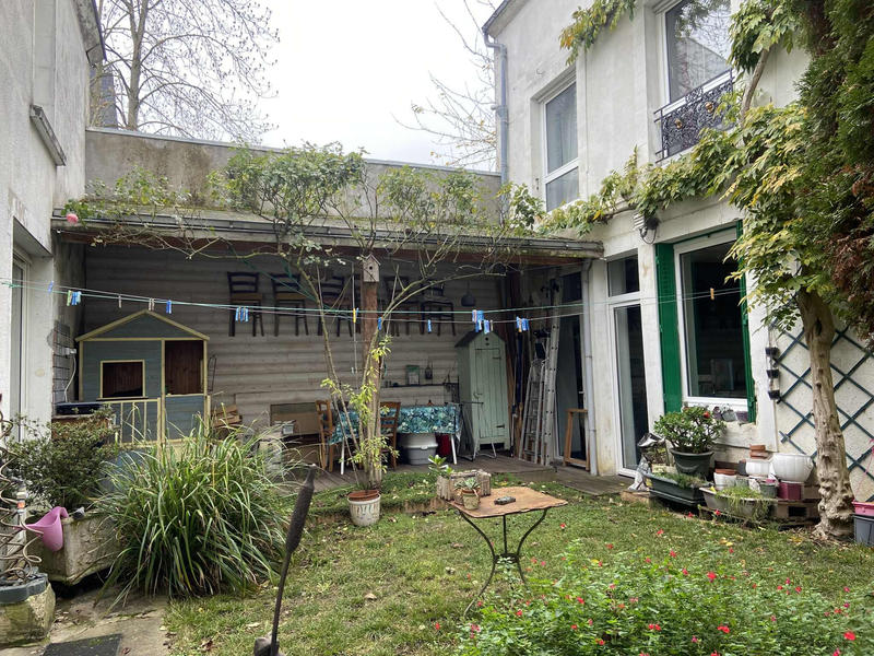 Maison - 227 m² - 11 pièces