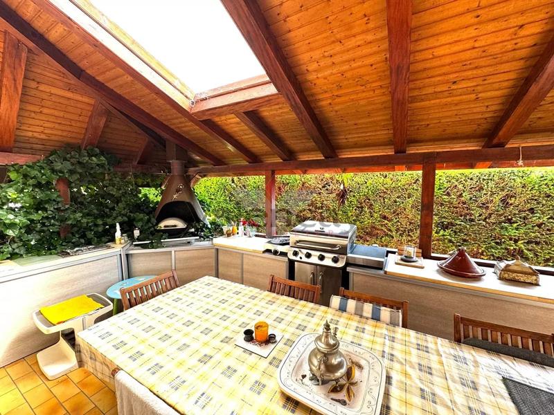 Maison - 215 m² - 8 pièces