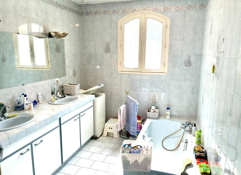 Maison - 250 m² - 7 pièces