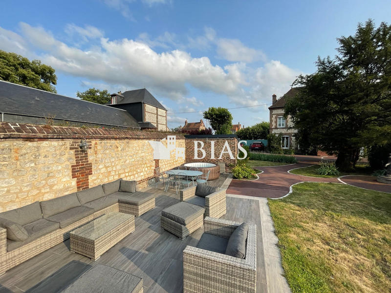 Maison - 236 m² - 7 pièces