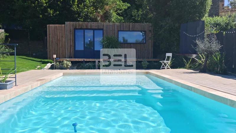 Villa - 198 m² - 6 pièces