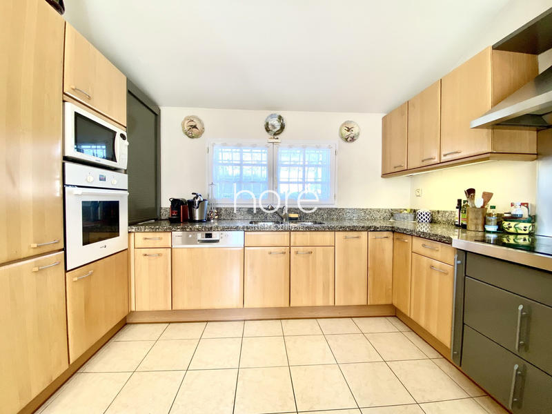 Maison traditionnelle - 179 m² - 6 pièces