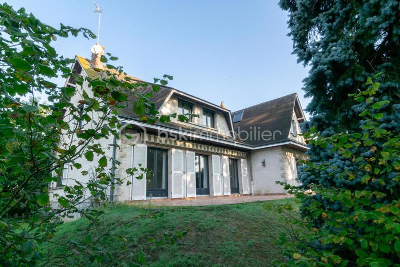 Demeure - 210 m² - 9 pièces