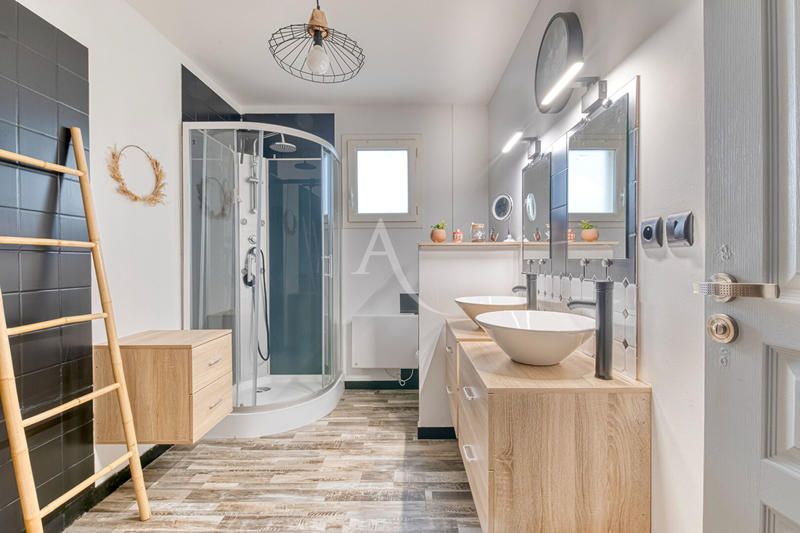 Maison - 96 m² - 6 pièces