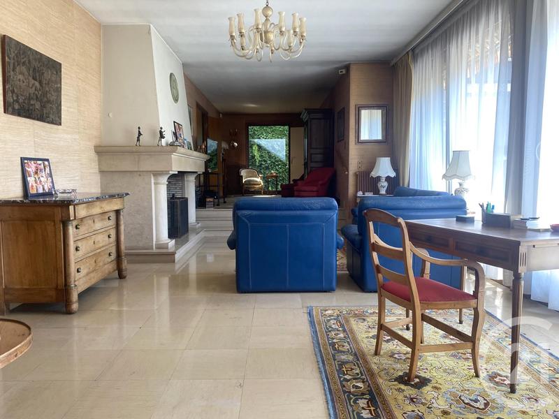 Maison - 229 m² - 7 pièces