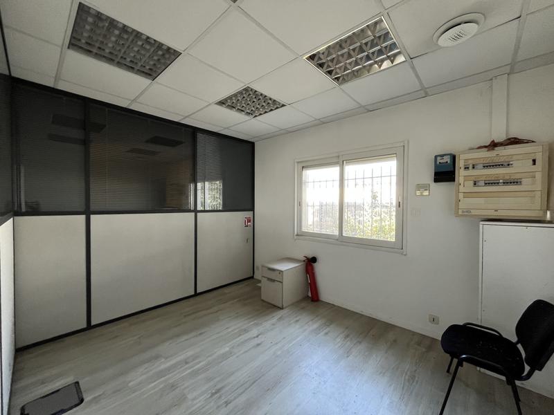 Entrepôt - 1 400 m²