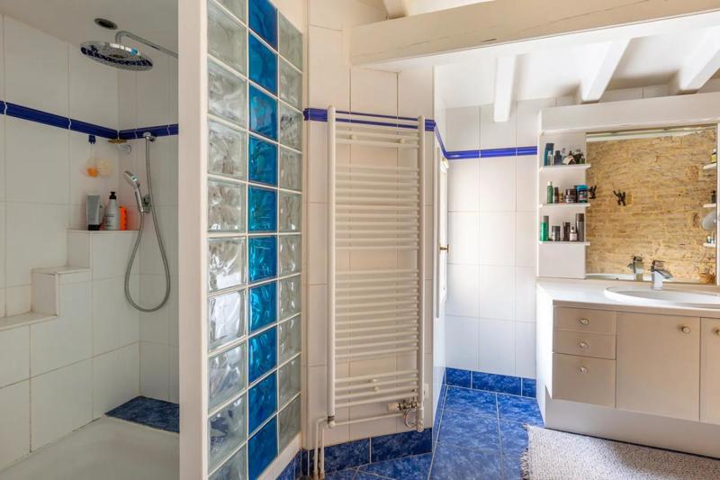 Maison - 221 m² - 6 pièces