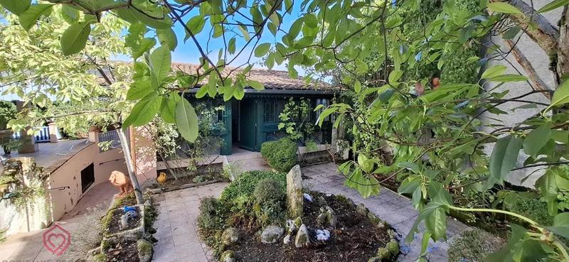 Maison de village - 249 m² - 12 pièces