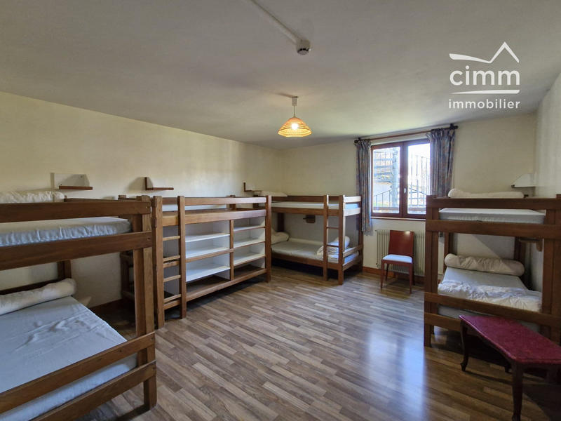 Maison - 698 m² - 15 pièces