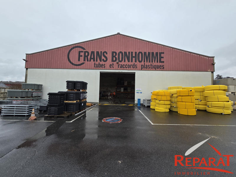 Local commercial - 1 100 m²