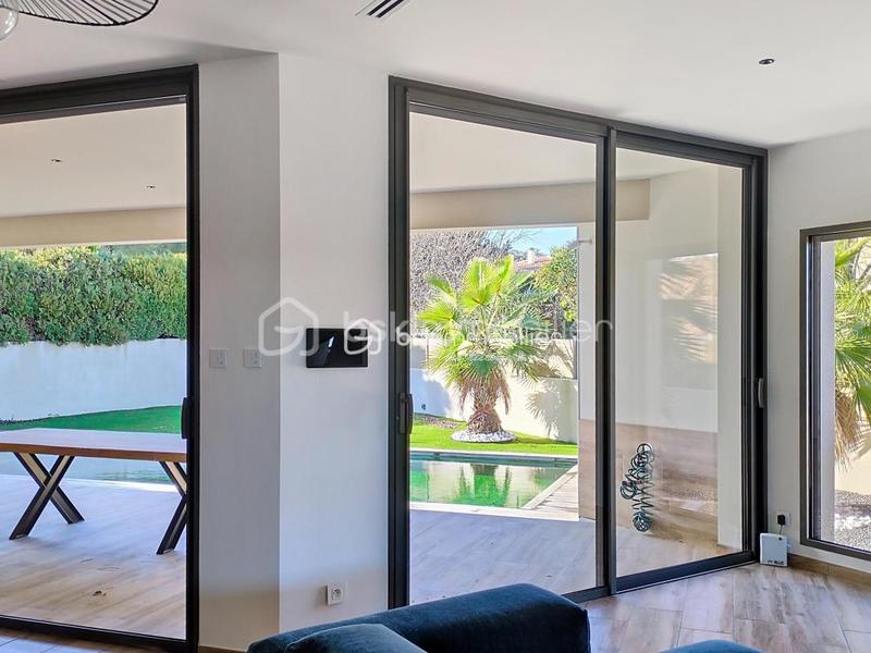 Maison - 220 m² - 7 pièces