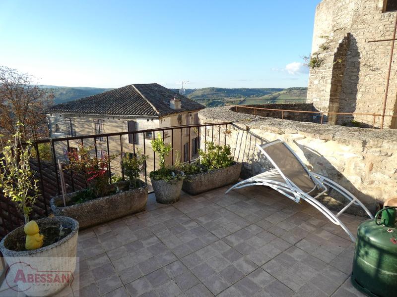 Maison - 560 m² - 13 pièces