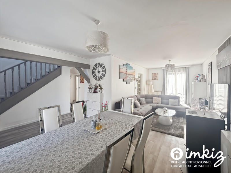 Maison - 213 m² - 9 pièces