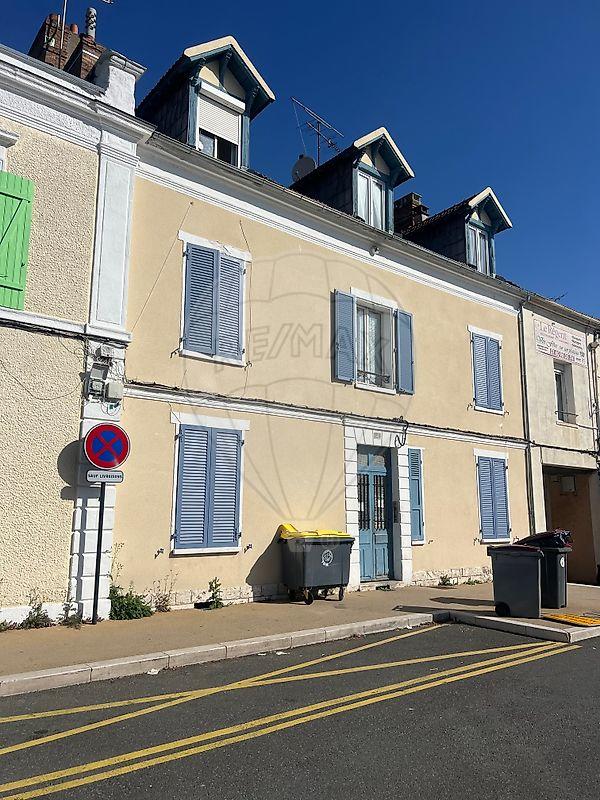 Immeuble - 256 m² - 6 pièces