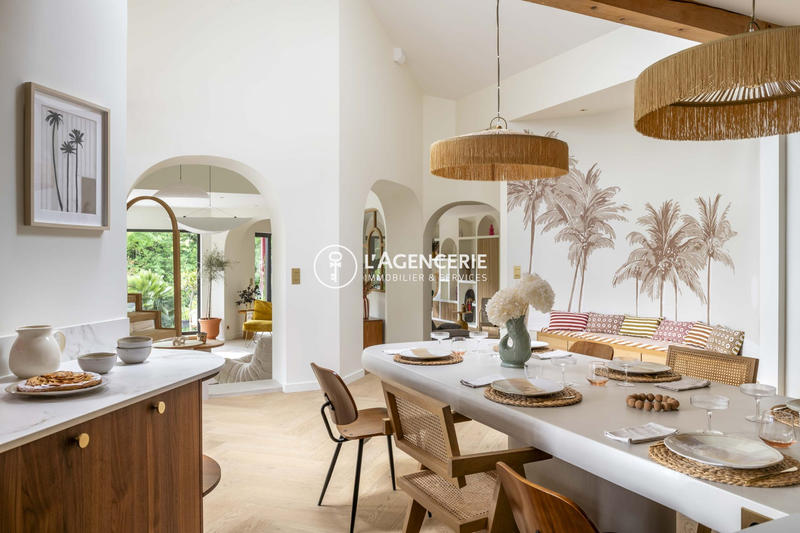 Maison - 300 m² - 8 pièces