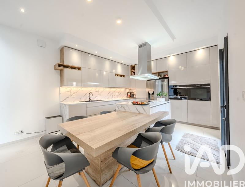 Maison - 194 m² - 7 pièces