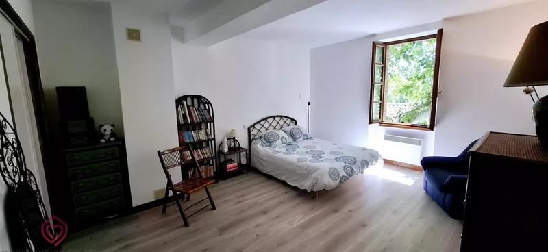 Propriété - 402 m² - 14 pièces