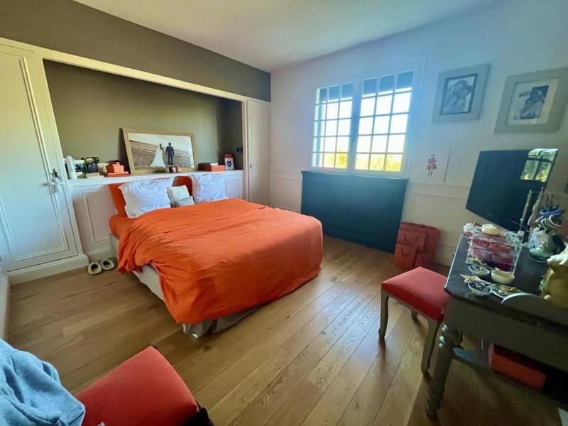 Villa - 298 m² - 10 pièces