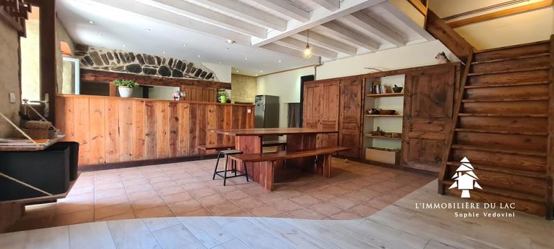 Maison en pierre - 221 m² - 9 pièces