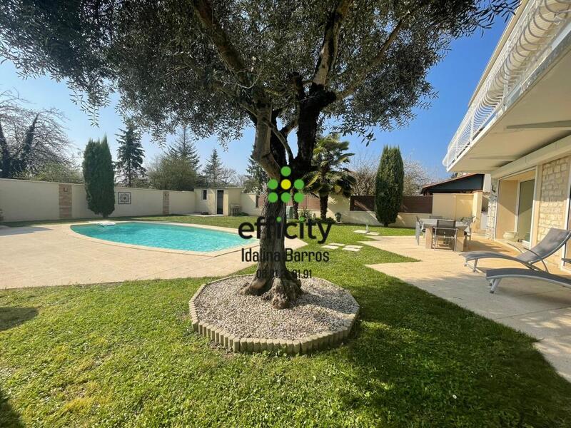 Pavillon - 204 m² - 6 pièces