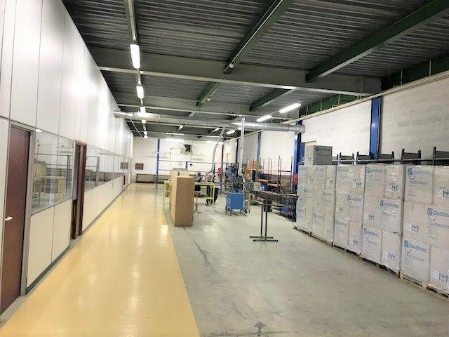 Local commercial - 4 000 m² - 20 pièces