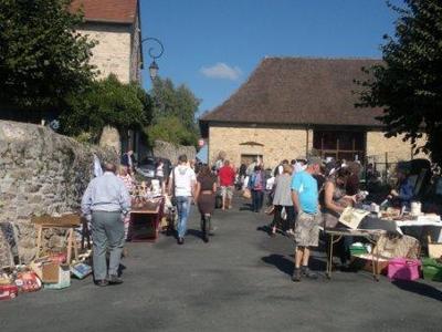 Vide-greniers village  au Pays de l'or