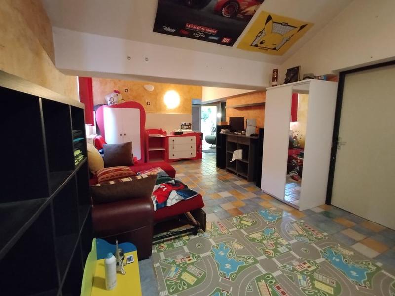 Maison - 242 m² - 6 pièces