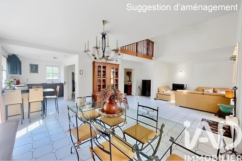 Maison - 213 m² - 8 pièces