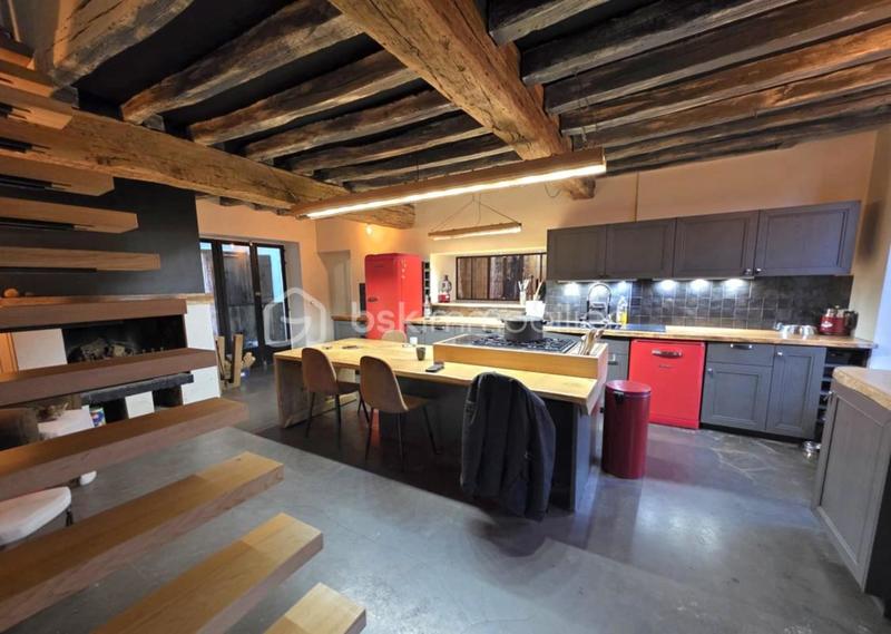 Maison traditionnelle - 189 m² - 8 pièces