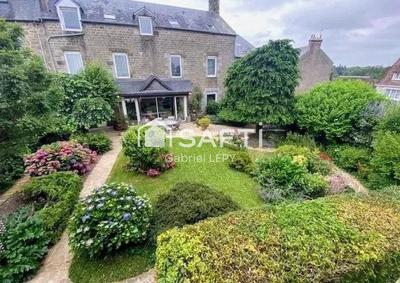 Maison - 275 m² - 10 pièces