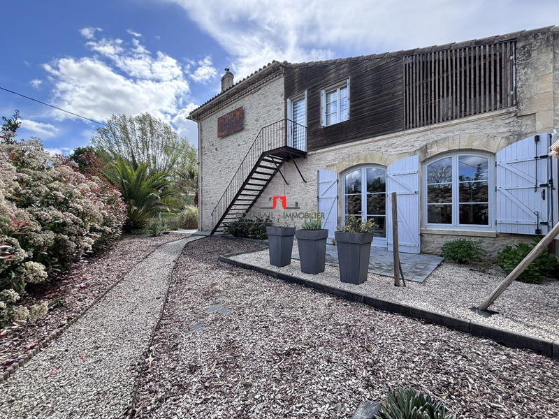 Maison - 300 m² - 11 pièces