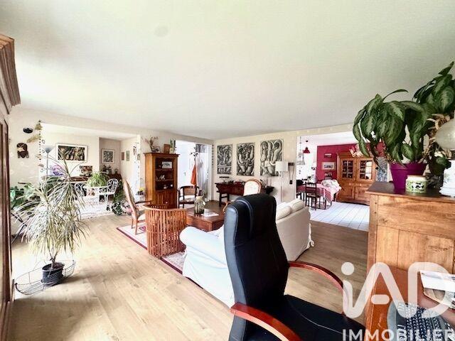 Maison - 233 m² - 11 pièces