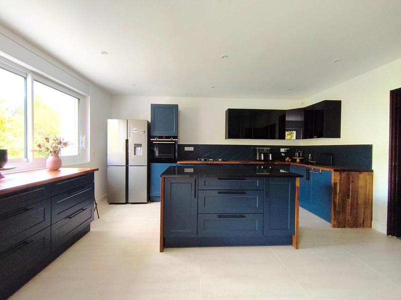 Maison - 280 m² - 10 pièces