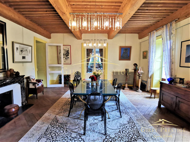 Maison - 600 m² - 12 pièces