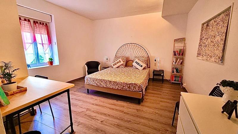 Maison - 220 m² - 9 pièces