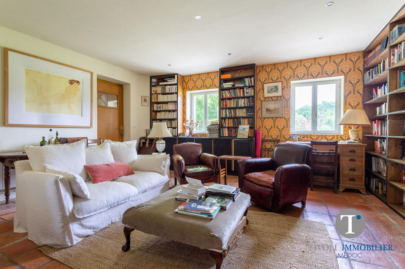 Maison - 530 m² - 10 pièces