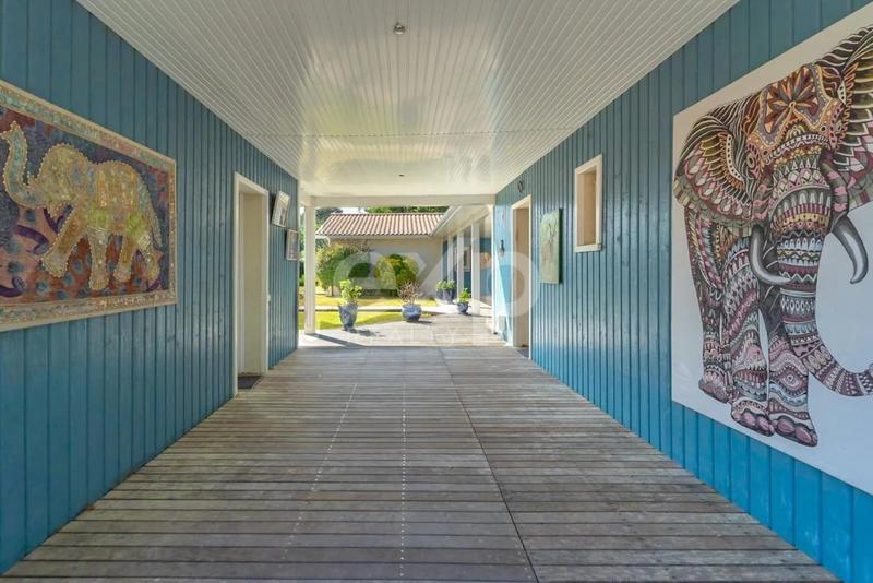 Maison - 295 m² - 12 pièces