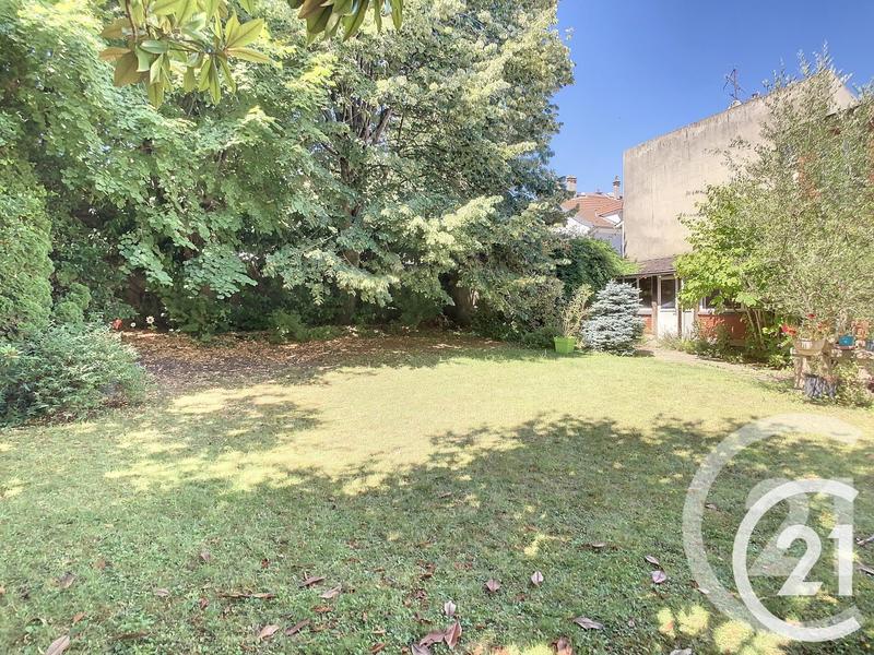 Maison - 235 m² - 10 pièces