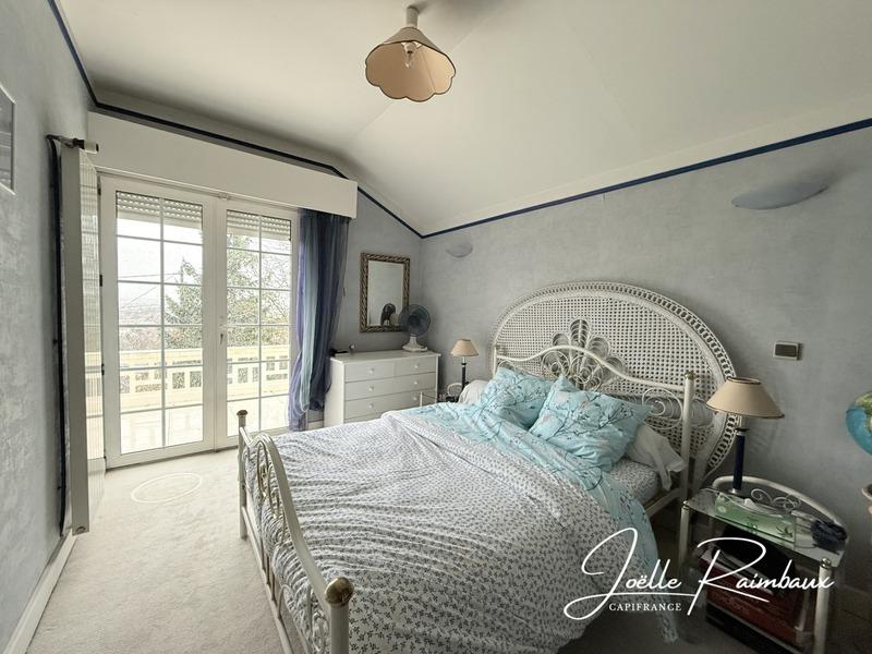 Maison - 186 m² - 7 pièces