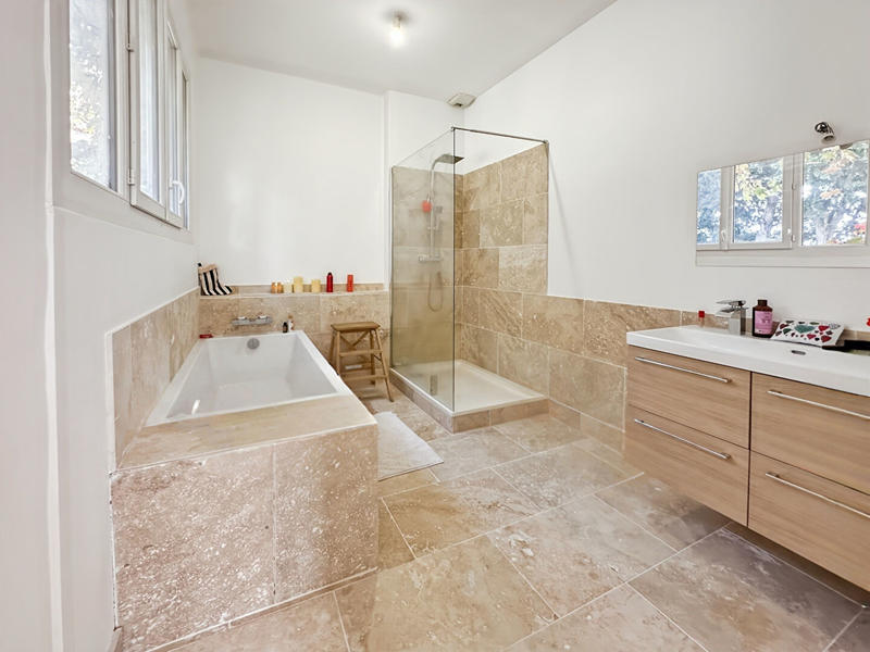 Maison - 260 m² - 8 pièces