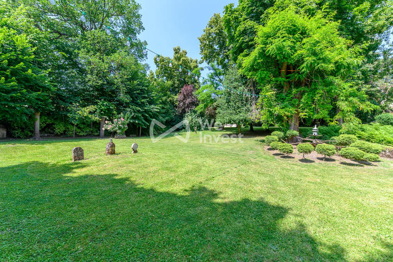 Maison - 350 m² - 15 pièces