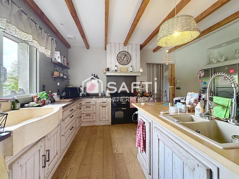 Maison - 252 m² - 6 pièces